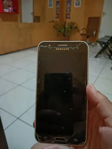 Celular com defeito 