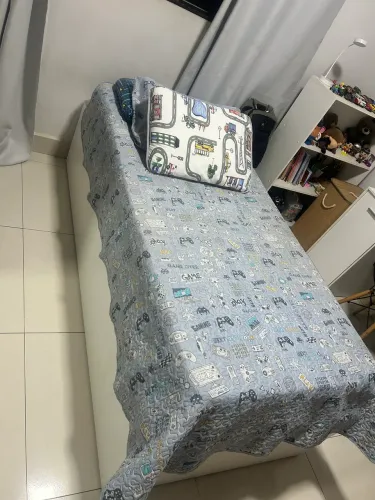VENDO CAMA PLANEJADA DE MDF COM COLCHÃO DE SOLTEIRO