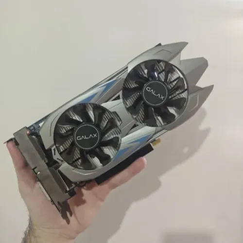 PLACA DE VÍDEO GALAX GTX 750 2GB MUITO NOVA ENTREGO ACEITO TROCA RODA TODOS JOGOS