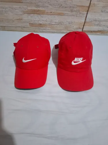 Vendo dois bonés vermelhos Nike originais