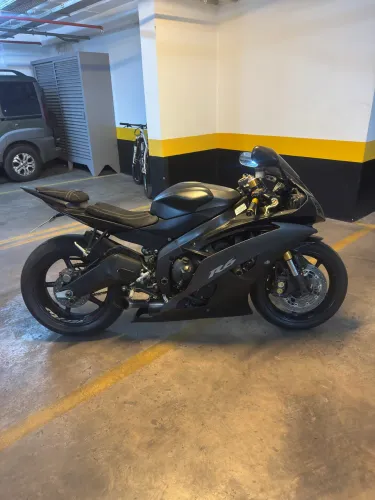Yamaha R6 esportiva