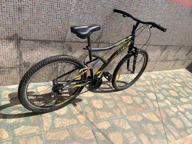 Bicicleta caloi com marcha corrente nova coroa nova pneus bons banco trocado em bom estado
