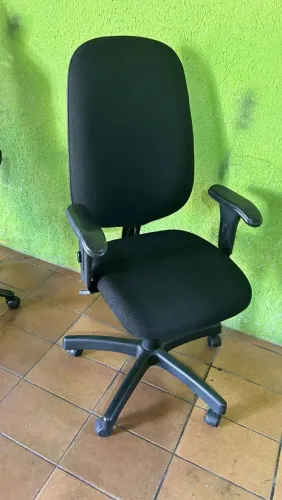 Vendemos cadeira de escritório giratória reformadas