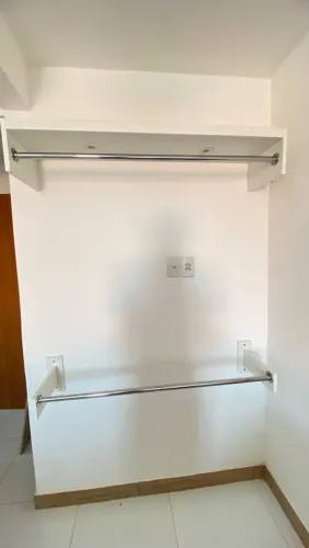 Arara Closet Branca - 2 Cabideiros + LED