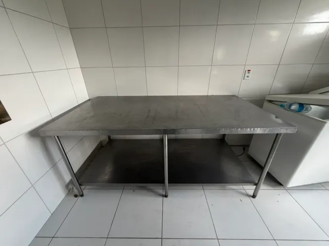 Mesa de Aço Inox 80cm x 2m - Pouquíssimo Uso