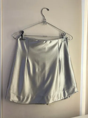 Short Saia Prata