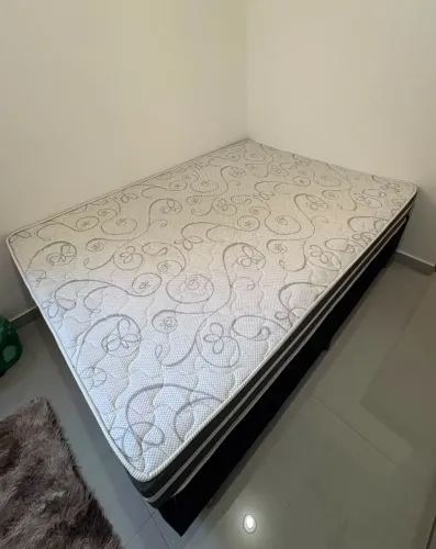 Cama Box Casal Colchão Molas Qatar 138x188x60cm Branco / Preto - Suporta até 200Kg Por Pes