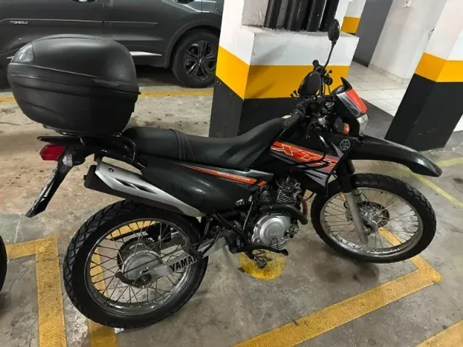 XTZ 125E - Moto impecável