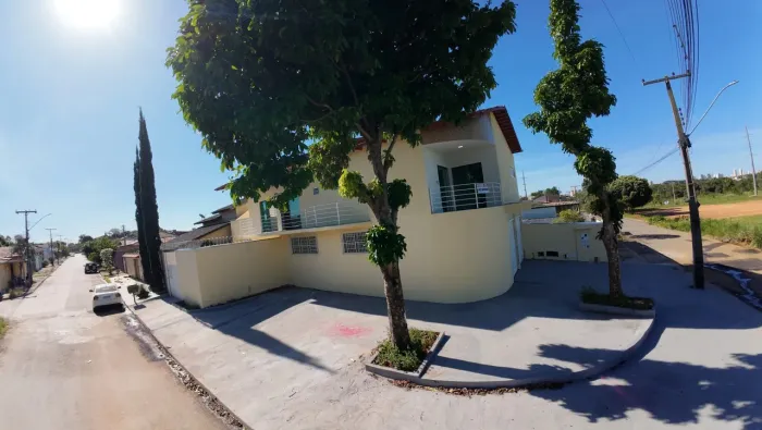 Sobrado para Venda em Goiânia, Residencial Canadá, 3 dormitórios, 1 suíte, 5 banheiros, 3 