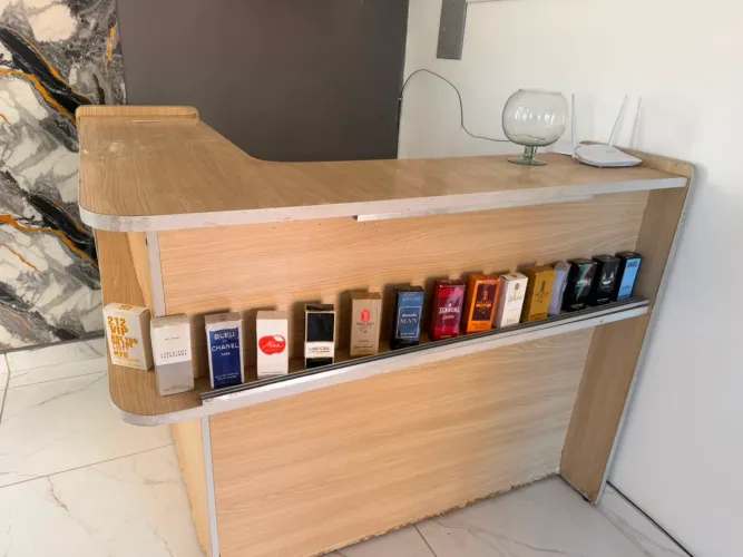 Balcão de Atendimento em L com Gaveta - Excelente Estado