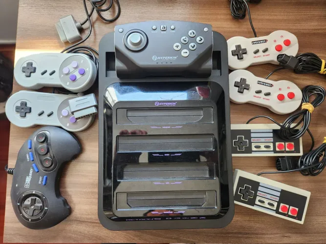 Console Hyperkin Retron 5