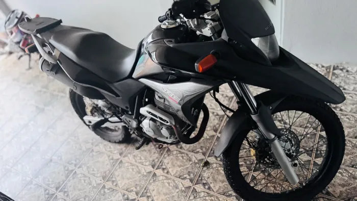 MOTO XRE 300 preta