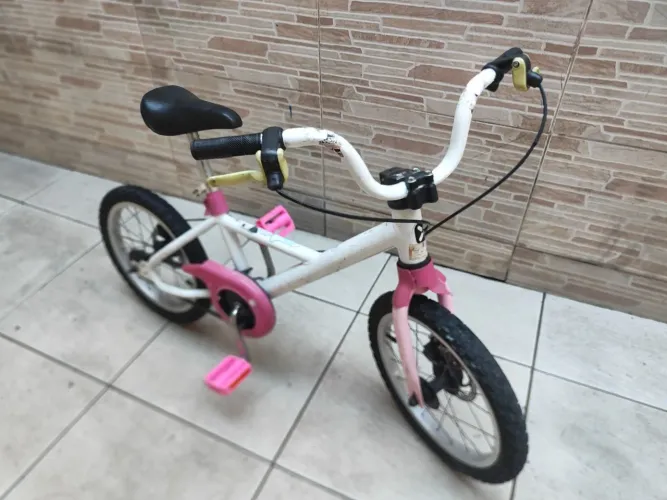 Bicicleta aro 16 freio disco pé de apoio Brinde Capacete