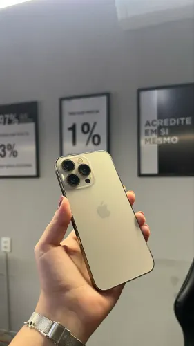 iPhone 13 Pro 128GB gold sem detalhes