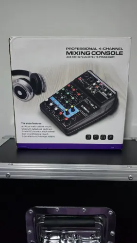 Mesa de Som 4 Canais com Bluetooth e Interface de Áudio Integrada