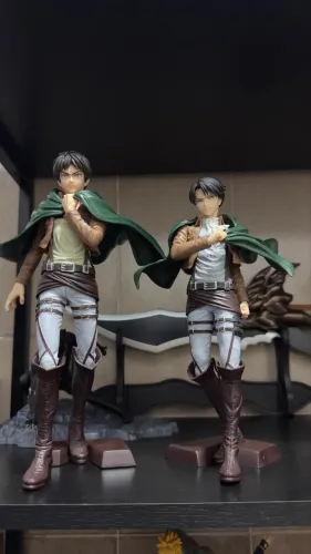Grandista attack on titan 02 figures eren e levi 