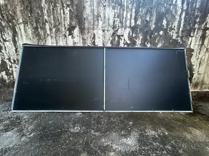 Placa em Lona com Estrutura Metalom