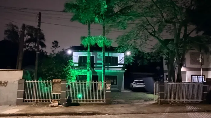 Casa grande em rua lateral a rua São Paulo