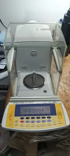 Balança analítica Sartorius 230g X 0,00001g 5 casas