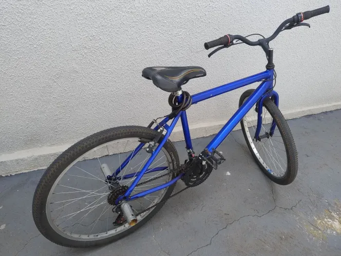 Bicicleta Aro 26 Azul com Marchas - Ótimo estado / Rodando bem