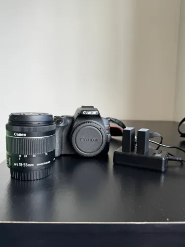 Cânon SL3 + lente + baterias e cartão de memória