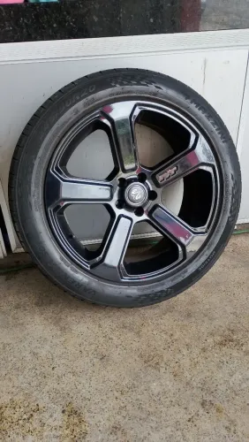 Rodas e pneus 20