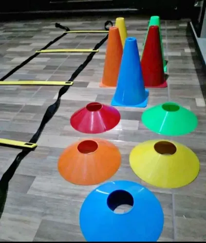 Combo. 1 escada funcional 5 cones 5 chapéus chineses.  Entrega grátis 