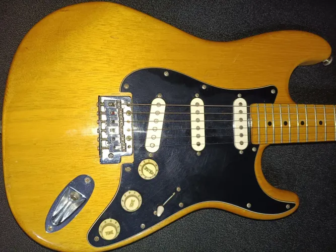 Guitarra Tagima das antigas