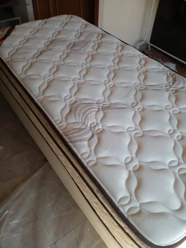 Cama box solteirão  completa  . tam. 2.00m comp por  97cm larg, ja higienizado  só  ret.