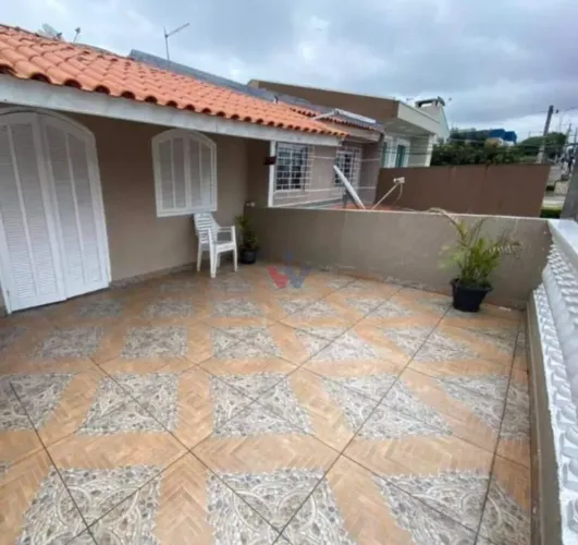 Sobrado à Venda no Xaxim com 3 Quartos, Churrasqueira e 2 Vagas