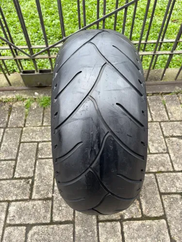 Pneu 240 40 R18 Dunlop E3