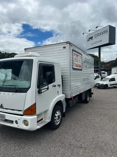 Agrale 9200 com baú 