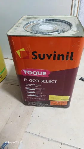 Uma lata de 18 litro tinta suvinil na cor acalantro fosca premim de 1linha valor 480,00