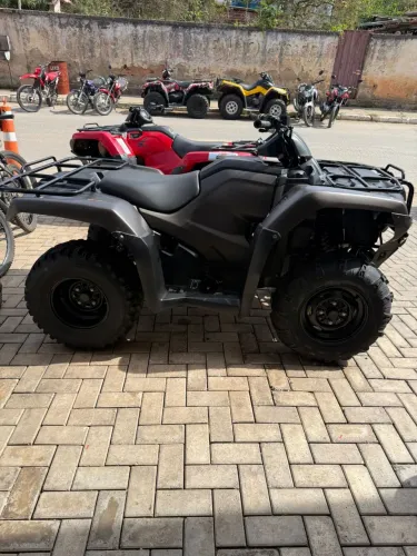 Vendo quadriciclo 2 dono. Veículo pessoal de passeio.