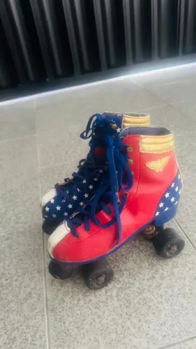 patins mulher maravilha