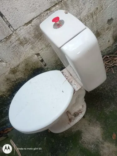 Vaso sanitário com caixa descarga acoplada