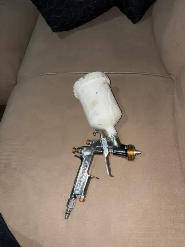 Pistola de Pintura Gravidade Anest Iwata W-400 Classic LVLP Automotiva 1.8
