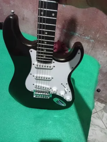 Guitarra estratocaster