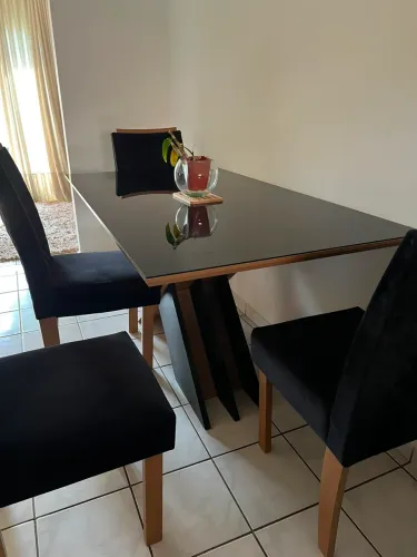 Mesa com 6 cadeiras