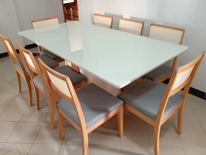 Mesa de madeira completa