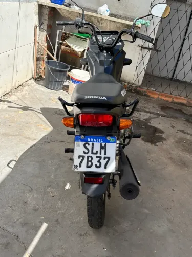 Vendo pop 110i nada pra fazer só pegar e andar muito nova 