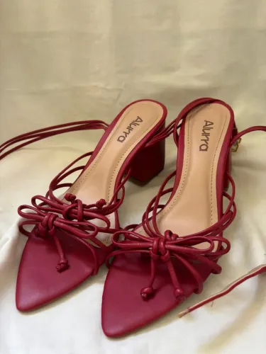 Salto Alto Vermelho - novíssimo 