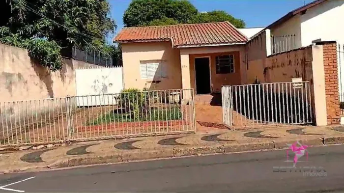 Casa com 2 dormitórios à venda, 71 m² por R$ 270.000,00 - Centro - Leme/SP