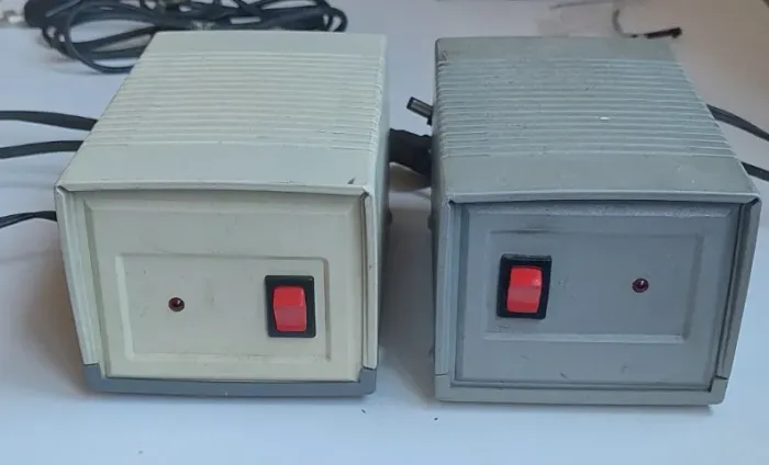 Fonte para impressora 19 volts - 4 amperes - 110/220v - Duas unidades
