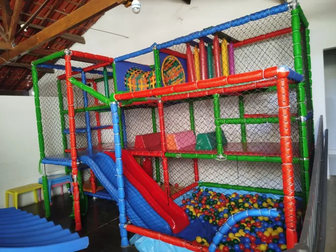 Playground estado de novo. De 30 por 20 mil