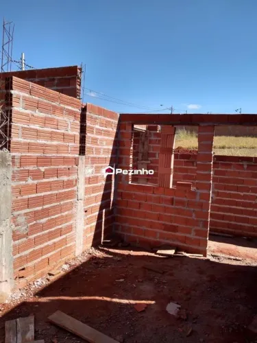 Imovel com 3 Quartos, sendo uma suíte. sala, cozinha americana.