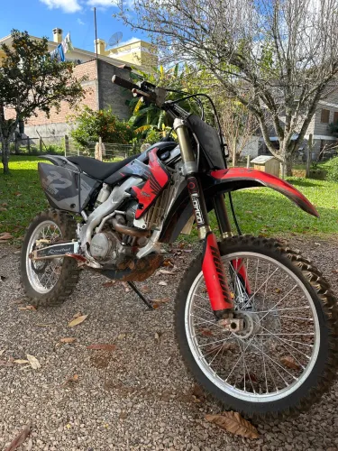 CRF moto de trilha