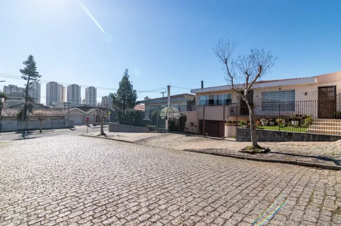 Casa para venda com 174 metros quadrados com 4 quartos em Jardim Botânico - Curitiba - PR