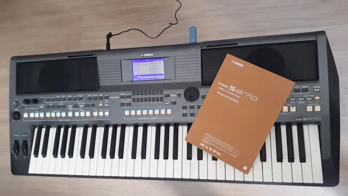 Teclado Yamaha PSR S670 Sampler 