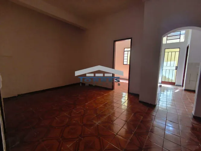 ALUGA-SE CASA 2 QUARTOS NO BAIRRO INCONFIDENTES